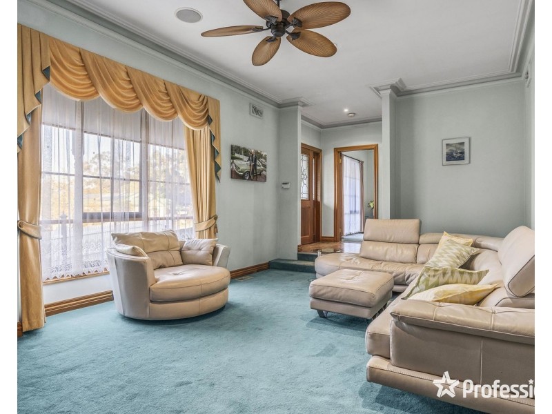 15 Rangeview Road, Mount Evelyn VIC 3796