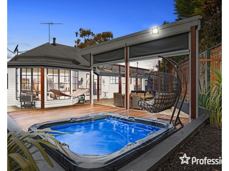 15 Rangeview Road, Mount Evelyn VIC 3796