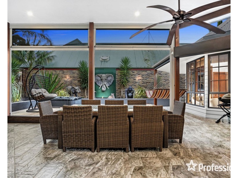 15 Rangeview Road, Mount Evelyn VIC 3796