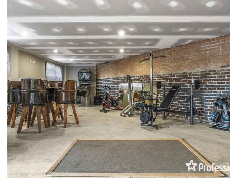 15 Rangeview Road, Mount Evelyn VIC 3796