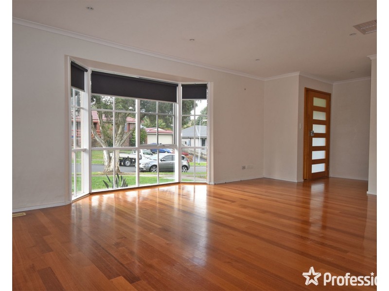 24 Chevalier Crescent, Mooroolbark VIC 3138