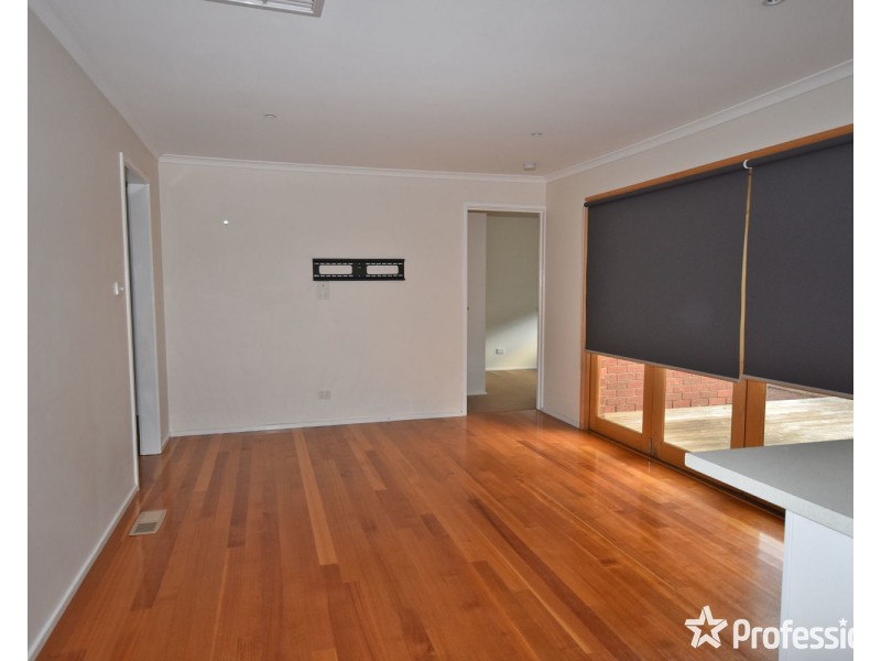 24 Chevalier Crescent, Mooroolbark VIC 3138