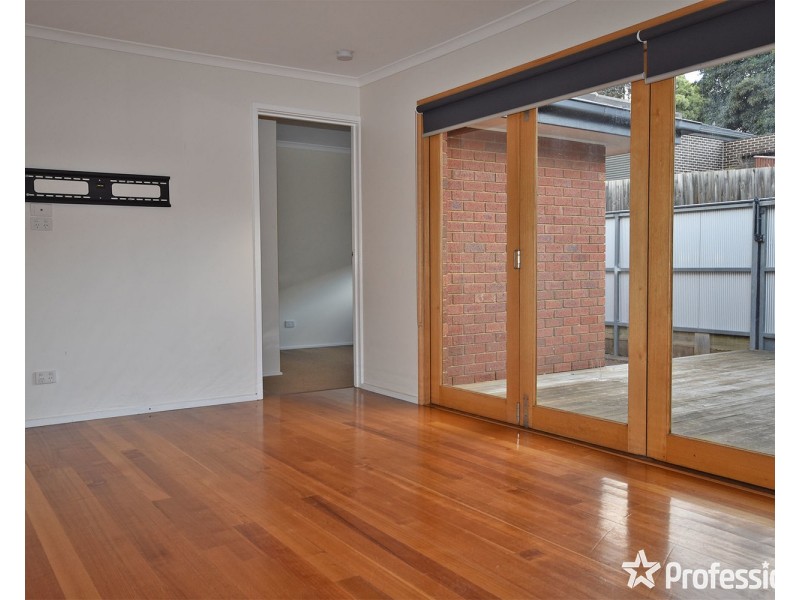 24 Chevalier Crescent, Mooroolbark VIC 3138