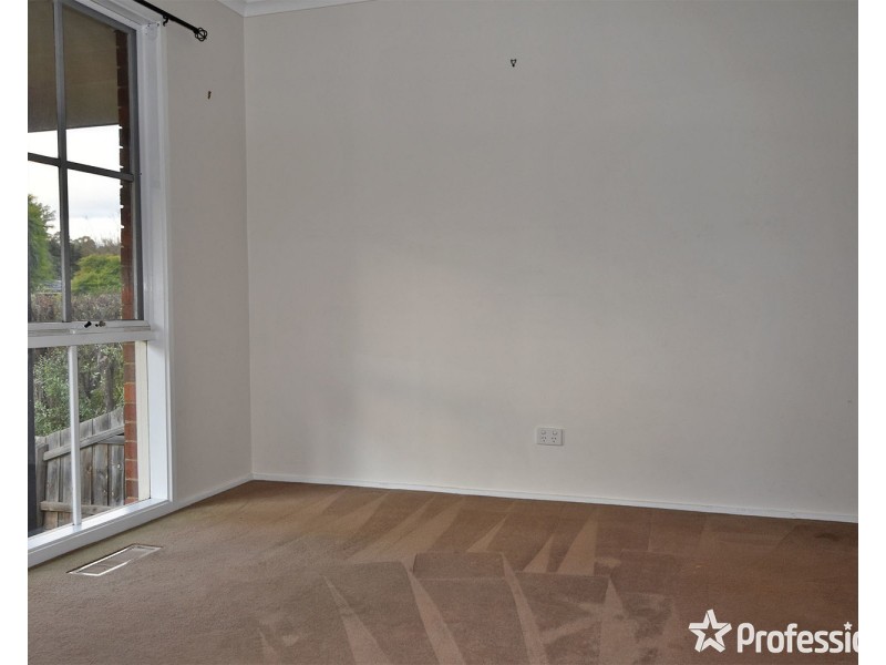 24 Chevalier Crescent, Mooroolbark VIC 3138