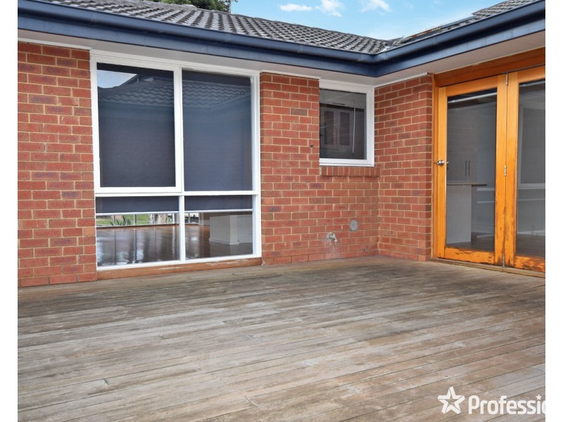 24 Chevalier Crescent, Mooroolbark VIC 3138