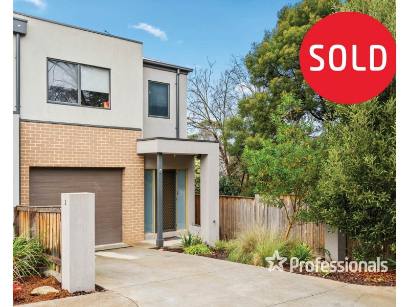 5 Toby Place, Mooroolbark VIC 3138