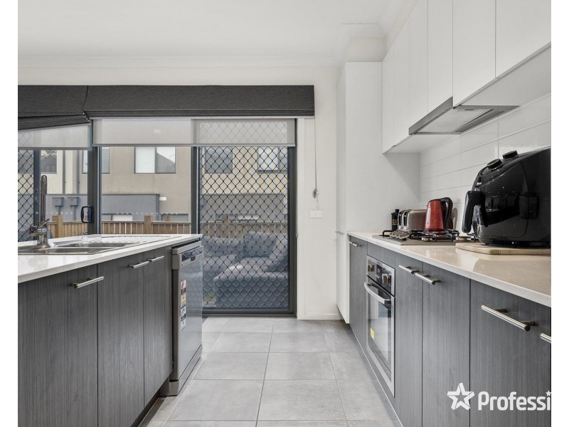 5 Toby Place, Mooroolbark VIC 3138