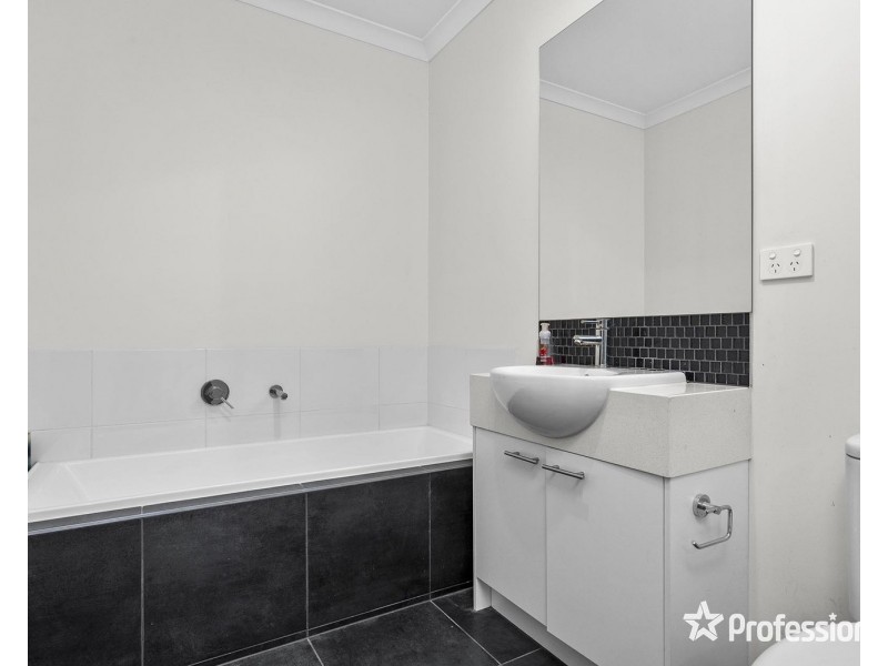 5 Toby Place, Mooroolbark VIC 3138