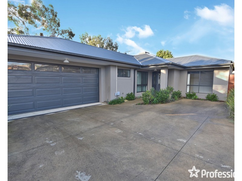 15A Nolan Avenue, Mooroolbark VIC 3138