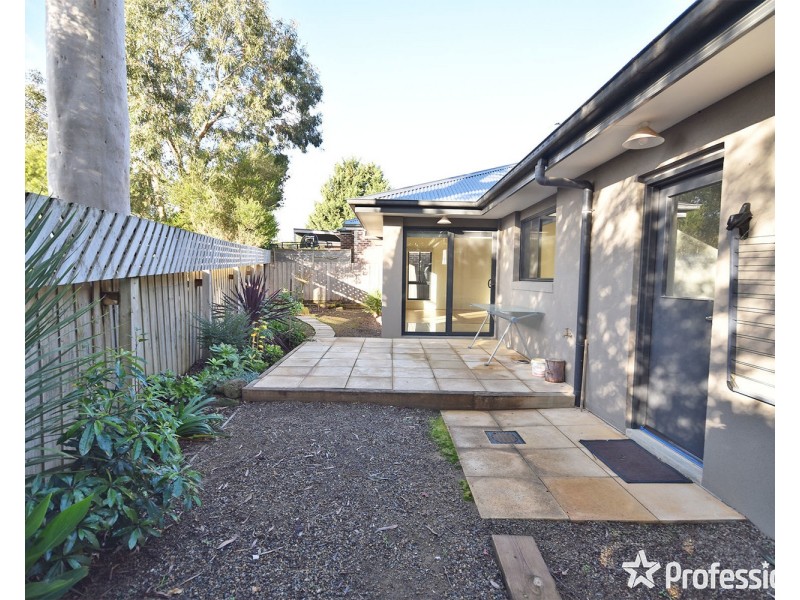 15A Nolan Avenue, Mooroolbark VIC 3138