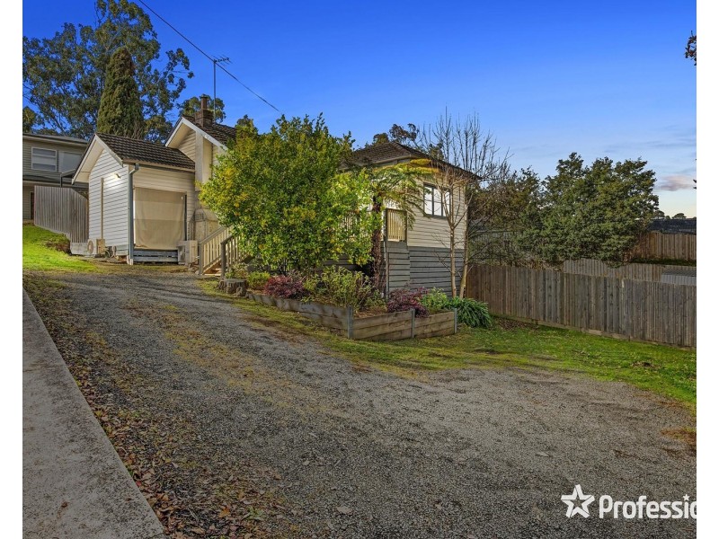 28 Old Warburton Road, Seville VIC 3139