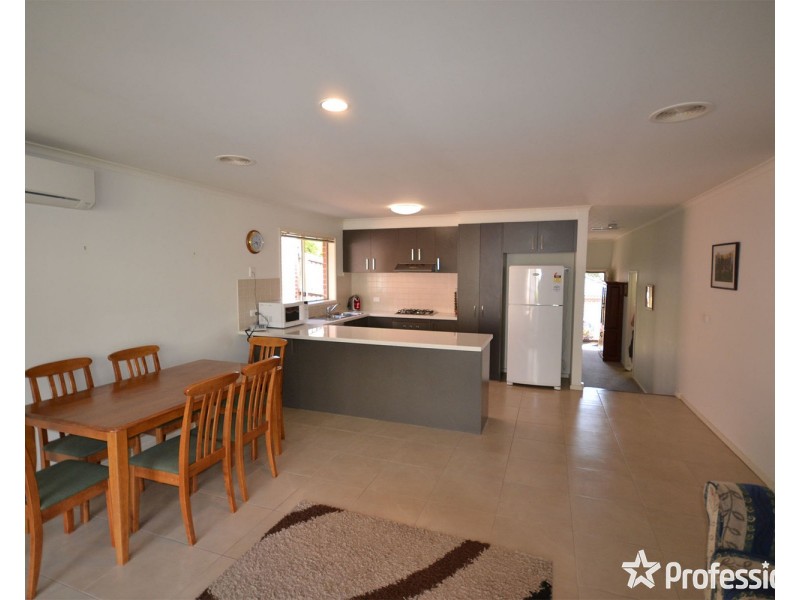 8/27 Canterbury Road, Montrose VIC 3765