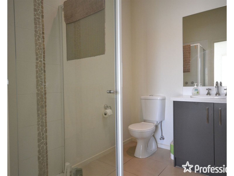 8/27 Canterbury Road, Montrose VIC 3765