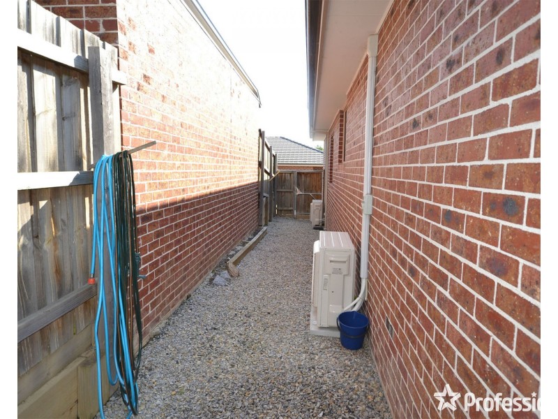 8/27 Canterbury Road, Montrose VIC 3765