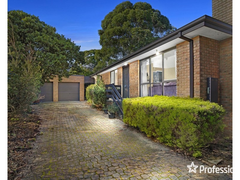 6 Kambora Court, Mooroolbark VIC 3138