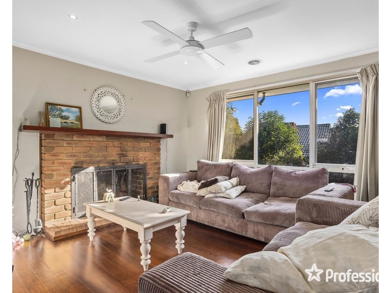 6 Kambora Court, Mooroolbark VIC 3138