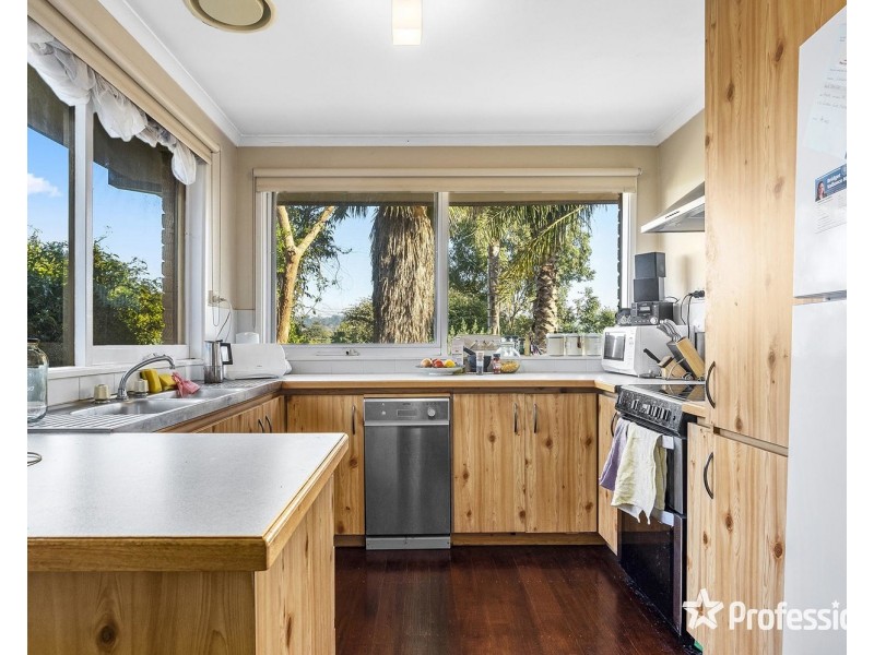 6 Kambora Court, Mooroolbark VIC 3138