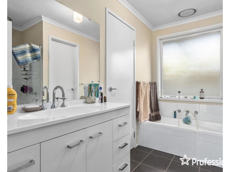 6 Kambora Court, Mooroolbark VIC 3138