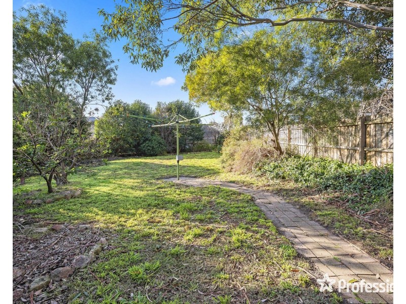 6 Kambora Court, Mooroolbark VIC 3138