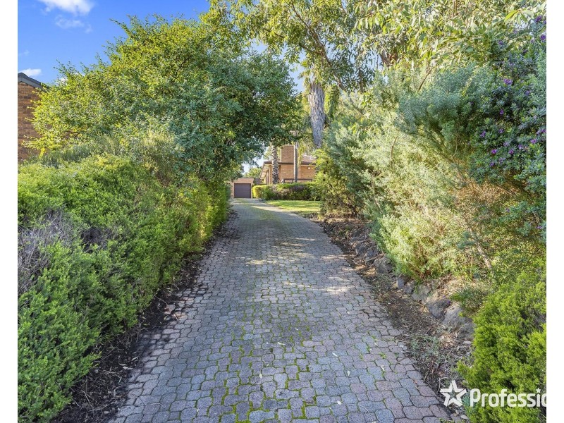 6 Kambora Court, Mooroolbark VIC 3138