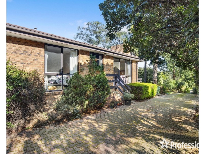 6 Kambora Court, Mooroolbark VIC 3138