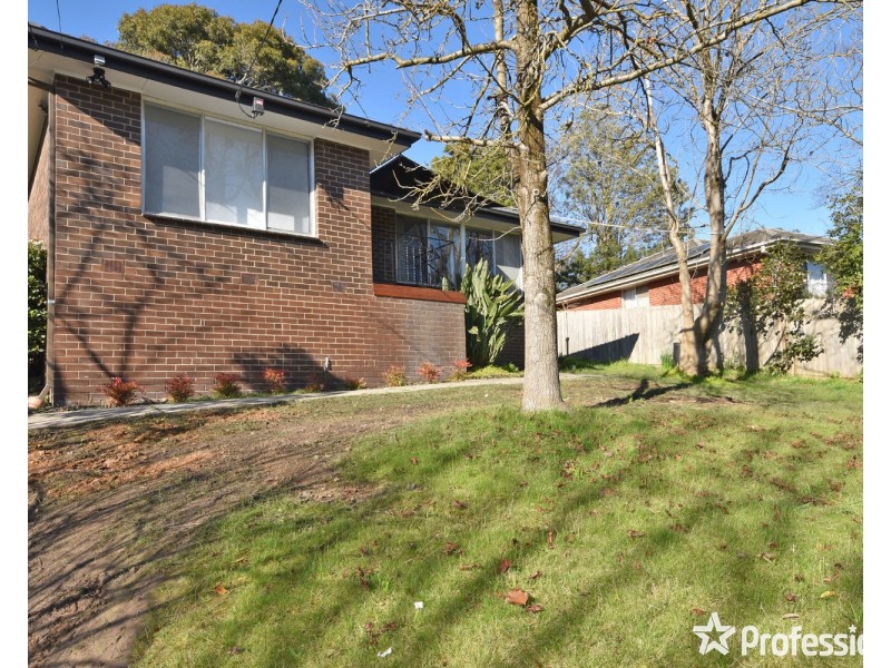 6 Greenslopes Drive, Mooroolbark VIC 3138