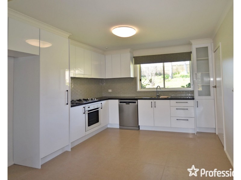 6 Greenslopes Drive, Mooroolbark VIC 3138