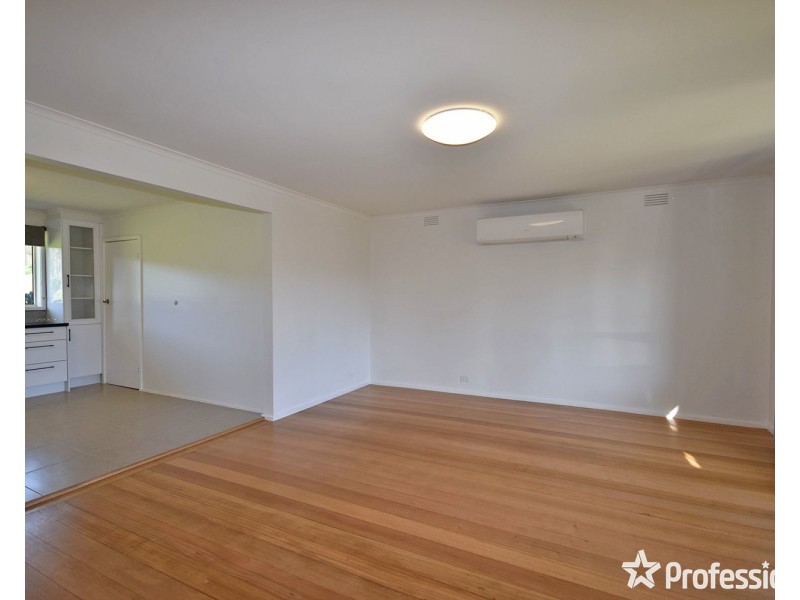 6 Greenslopes Drive, Mooroolbark VIC 3138