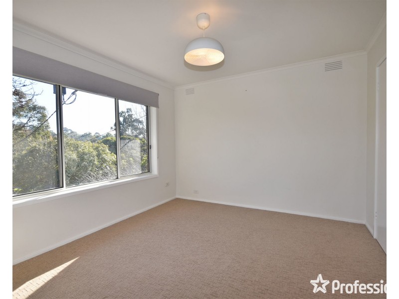 6 Greenslopes Drive, Mooroolbark VIC 3138