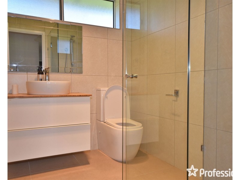 6 Greenslopes Drive, Mooroolbark VIC 3138