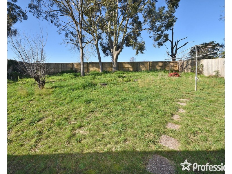 6 Greenslopes Drive, Mooroolbark VIC 3138