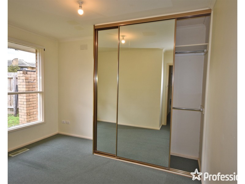 25 Dryden Concourse, Mooroolbark VIC 3138