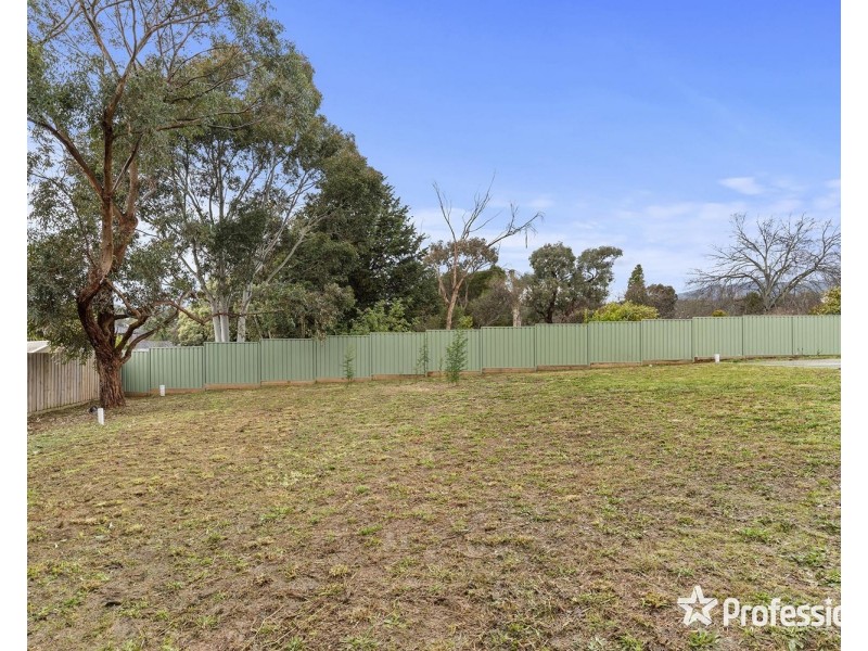 1, 4 & 6 Blundell Place, Mooroolbark VIC 3138