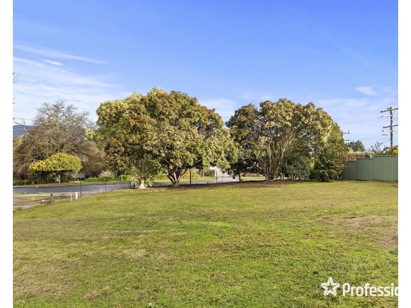 1, 4 & 6 Blundell Place, Mooroolbark VIC 3138