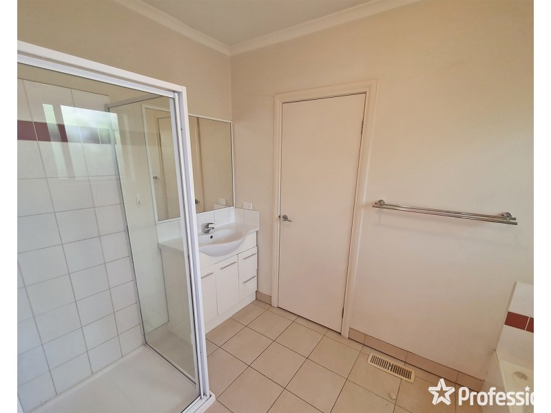 2/40 Felix Grove, Mooroolbark VIC 3138