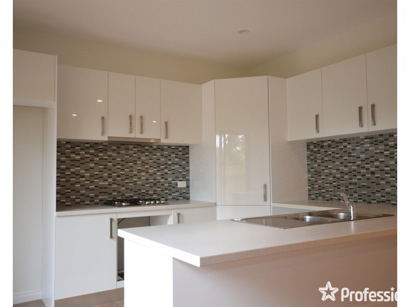 43 Liverpool Road, Kilsyth VIC 3137