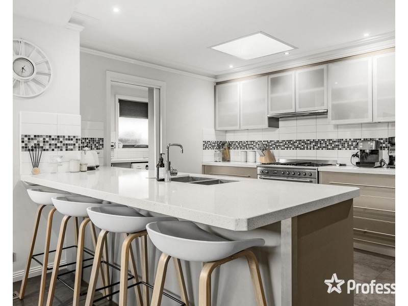 13 Glen Dhu Road, Kilsyth VIC 3137