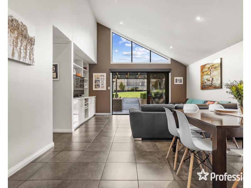 13 Glen Dhu Road, Kilsyth VIC 3137