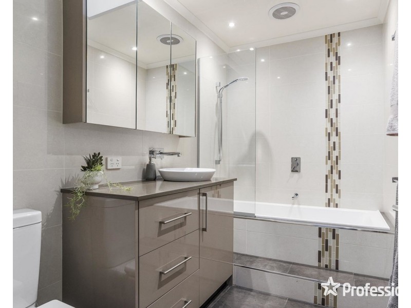 13 Glen Dhu Road, Kilsyth VIC 3137