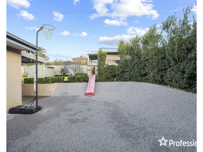 13 Glen Dhu Road, Kilsyth VIC 3137