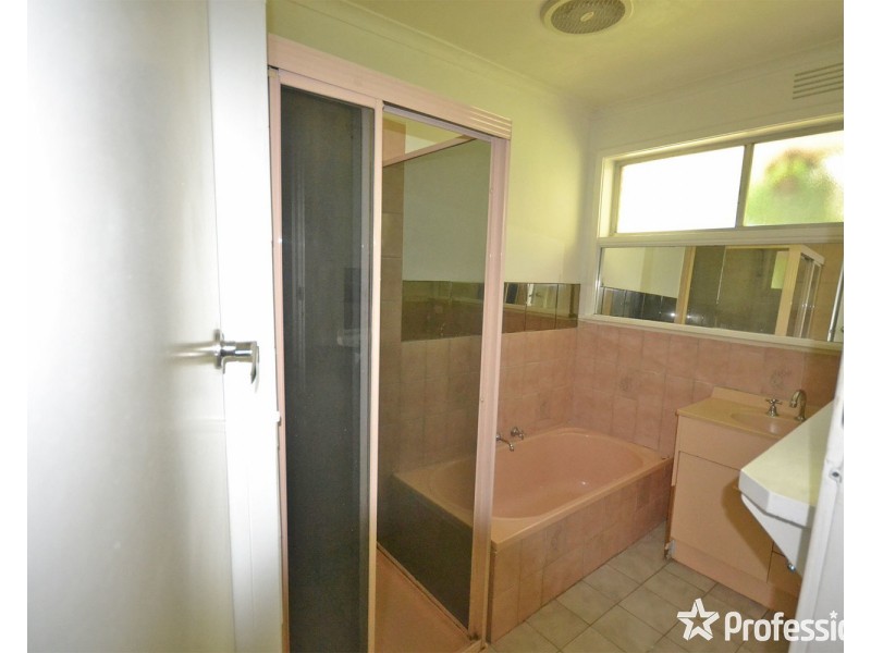 14 Croydondale Drive, Mooroolbark VIC 3138