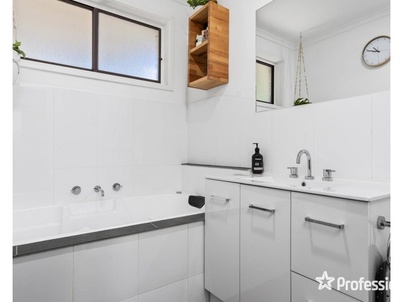 1 Highview Drive, Mooroolbark VIC 3138