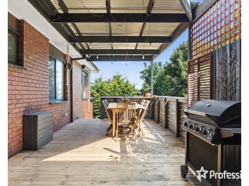 1 Highview Drive, Mooroolbark VIC 3138