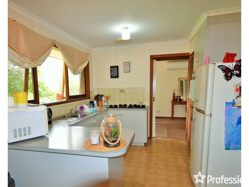 15 Oakbank Court, Mooroolbark VIC 3138