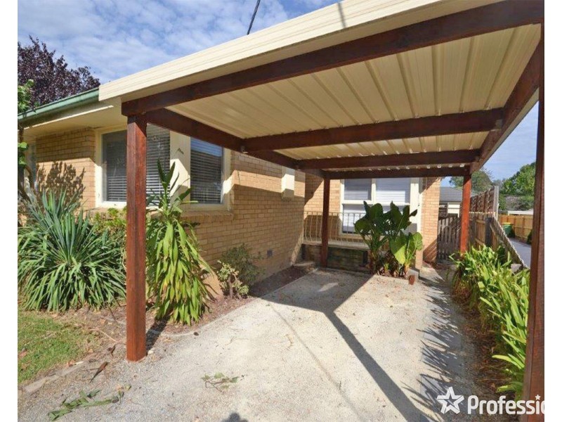 43 Longfellow Avenue, Mooroolbark VIC 3138