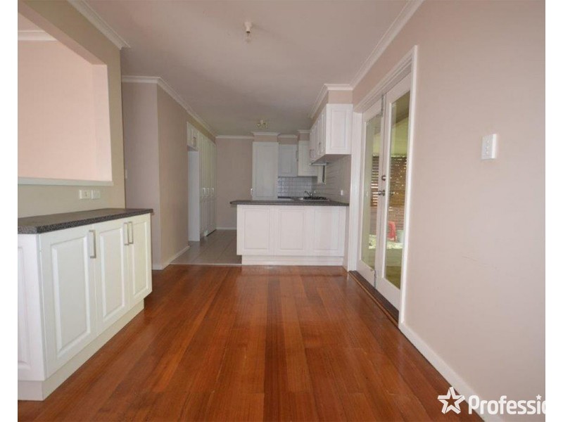 43 Longfellow Avenue, Mooroolbark VIC 3138