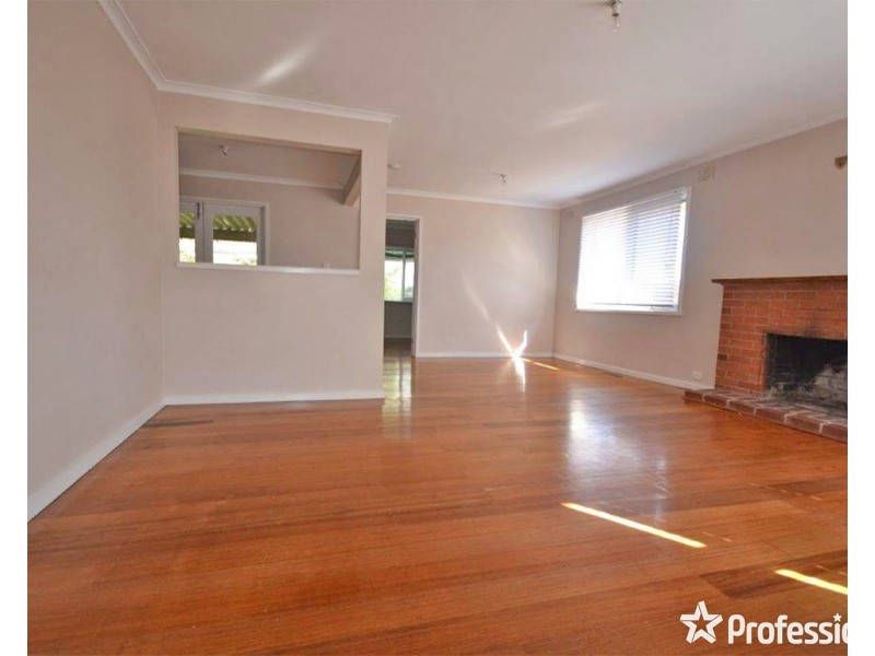 43 Longfellow Avenue, Mooroolbark VIC 3138