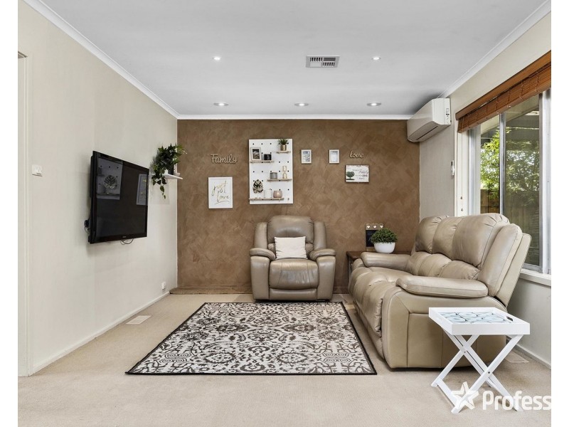 19 Blackburn Road, Mooroolbark VIC 3138
