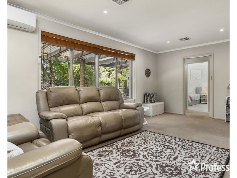 19 Blackburn Road, Mooroolbark VIC 3138