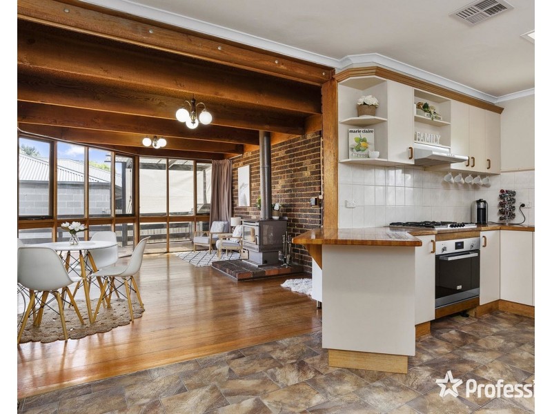 19 Blackburn Road, Mooroolbark VIC 3138